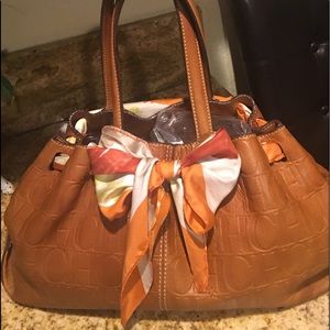 💯 authentic Carolina Herrera hand bag